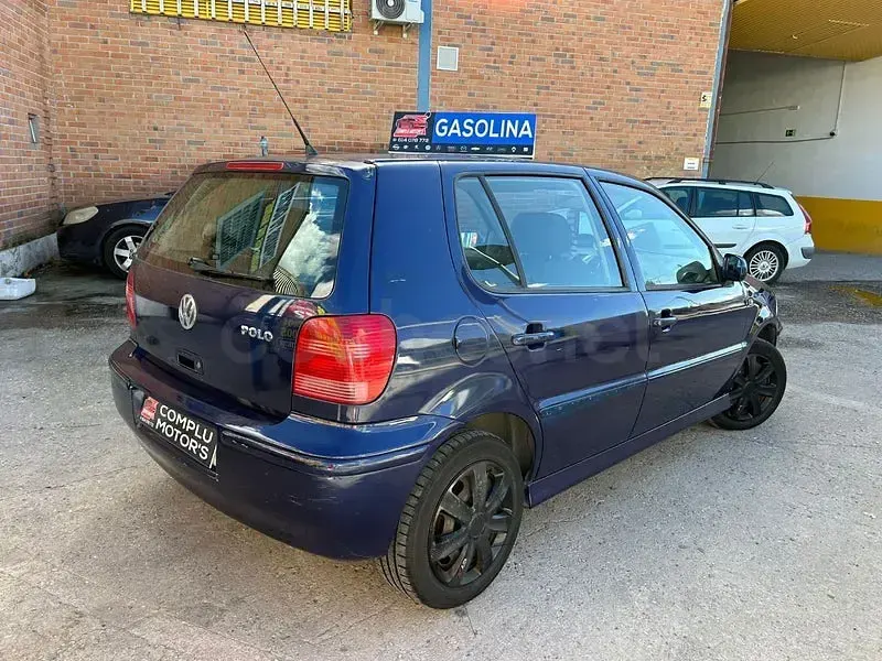 Usado VW Polo Conceptline 60 CV (44 kW) 2001 Azul Berlina