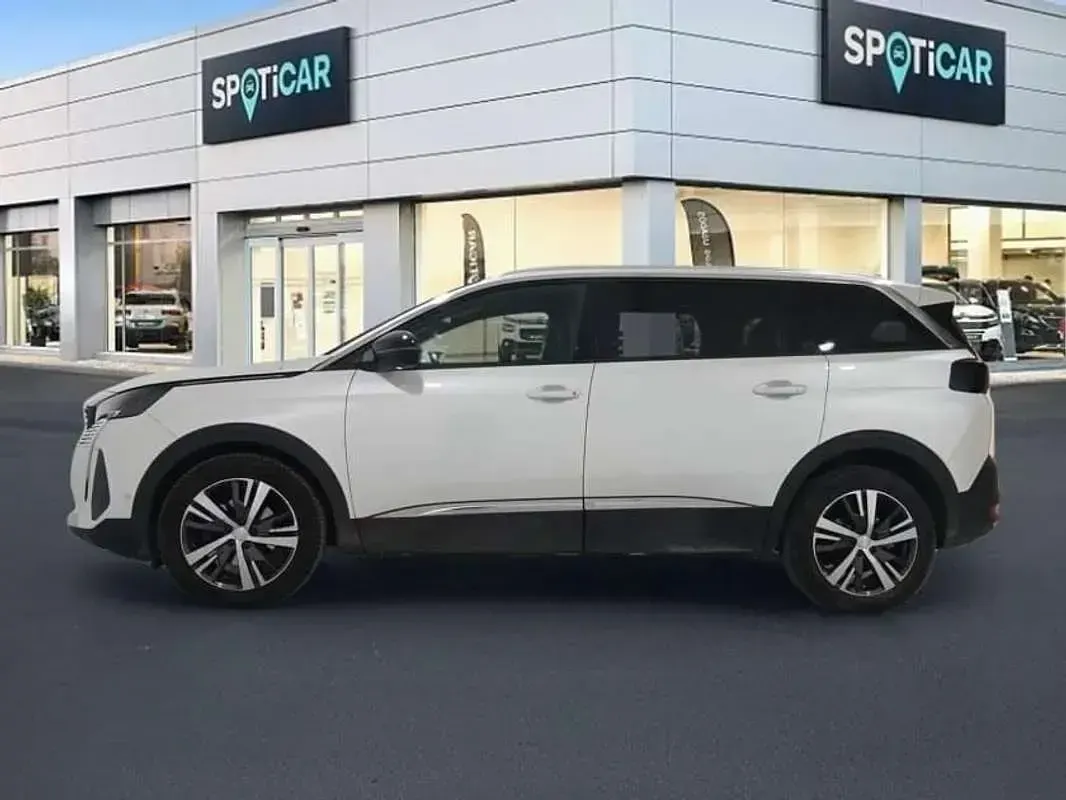 Usado Peugeot 5008 Allure 131 CV (96 kW) 2023 Blanco SUV