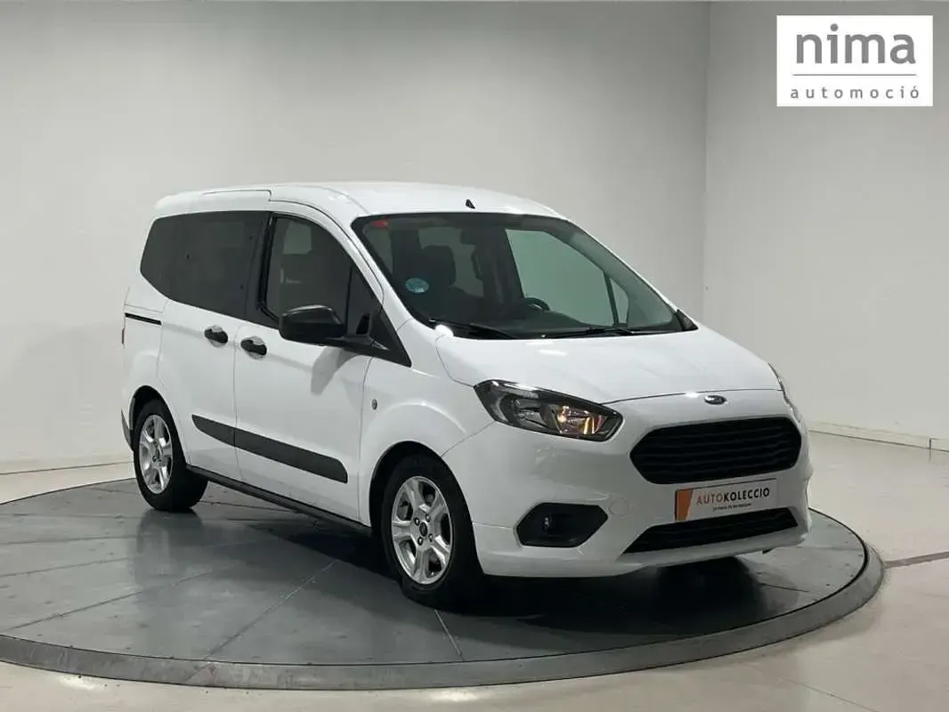 Usado Ford Tourneo Courier Ambiente 75 CV (55 kW) 2019 Blanco Monovolumen