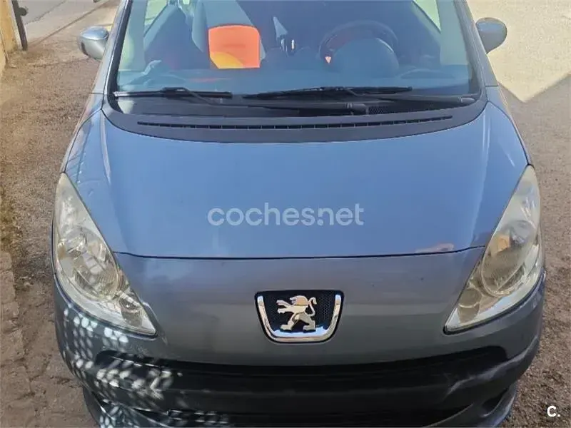 Usado Peugeot 1007 75 CV (55 kW) 2005 Gris / plata Monovolumen