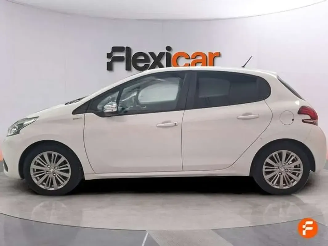 Używany Peugeot 208 Style 75 KM (55 kW) 2017 Biały Hatchback