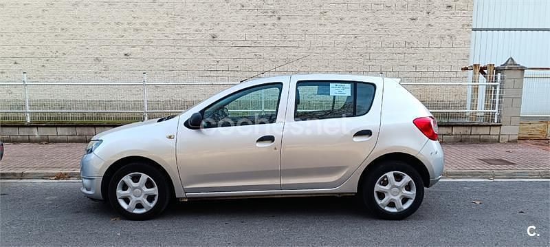 Usado Dacia Sandero Ambiance 75 CV (55 kW) 2013 Gris / plata Utilitario