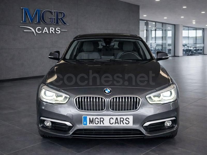 Usado BMW 118 Sport Line 150 CV (110 kW) 2018 Gris / plata Utilitario