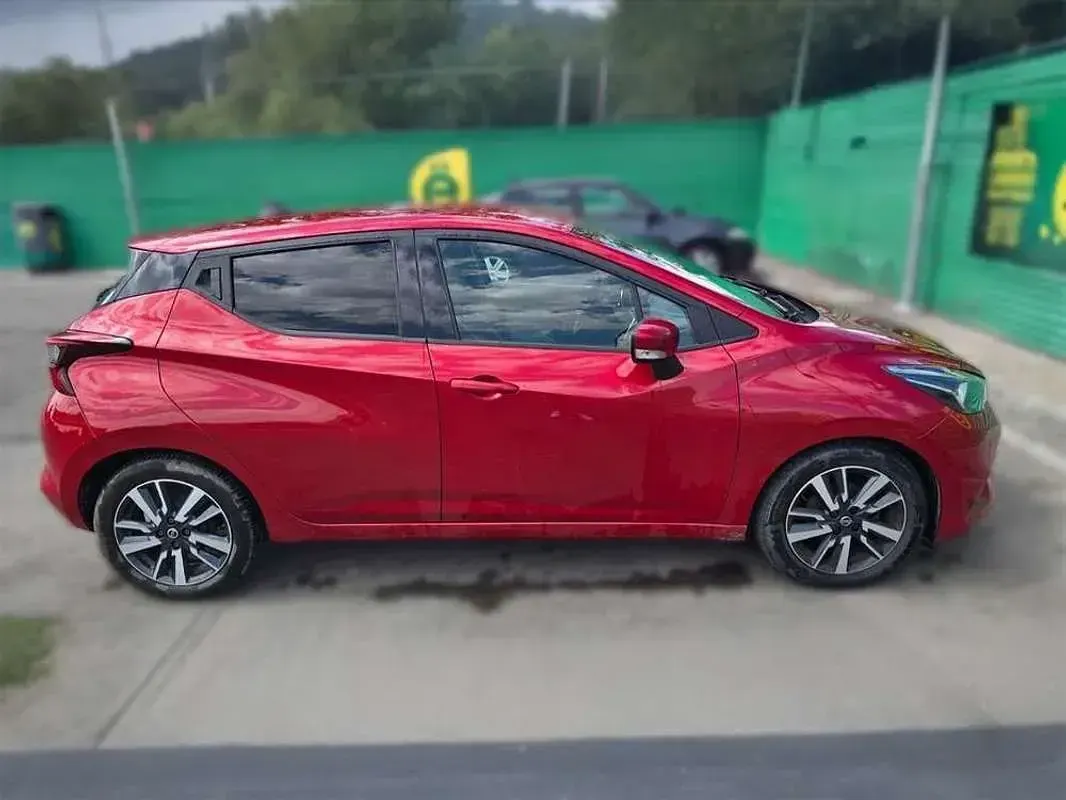 Usado Nissan Micra Acenta 90 CV (66 kW) 2017 Rojo Utilitario