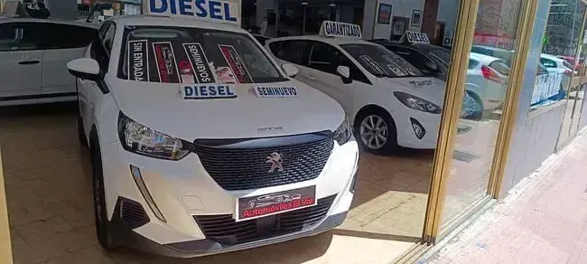 Usado Peugeot 2008 Active 110 CV (80 kW) 2021 Blanco SUV