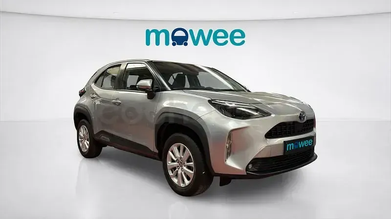 Usado Toyota Yaris Cross Business Edition 116 CV (85 kW) 2024 Gris / plata SUV