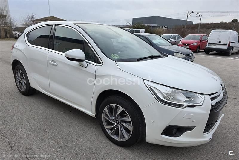Usado Citroën C4 Exclusive 114 CV (83 kW) 2015 Blanco Berlina