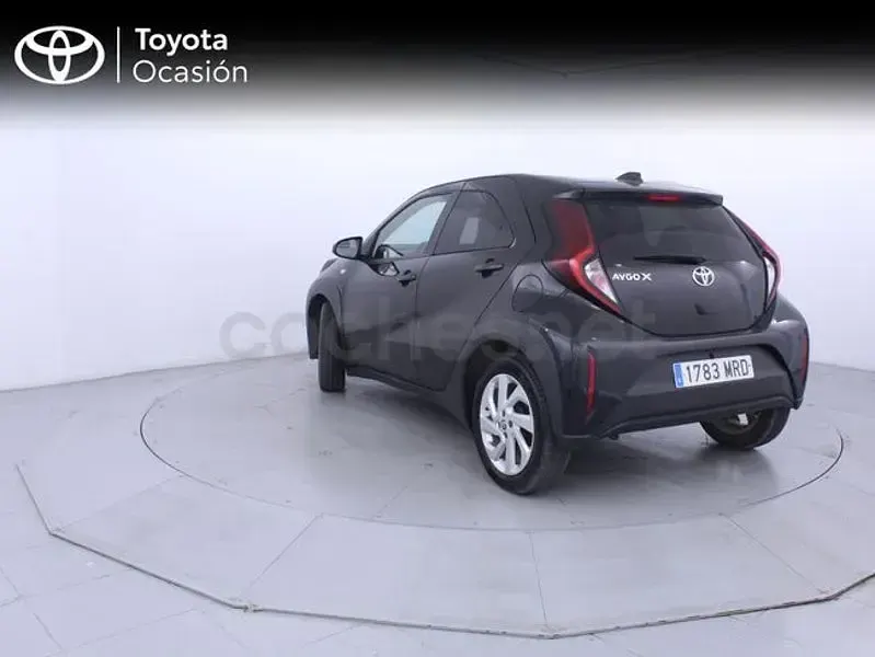 Usado Toyota Aygo X Play 72 CV (52 kW) 2025 Negro SUV