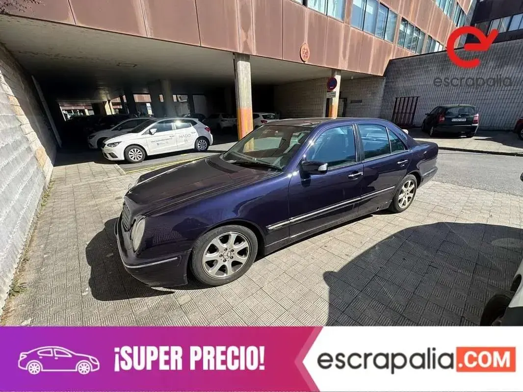 Usado Mercedes E280 Classic 230 CV (169 kW) 2001 Azul Berlina