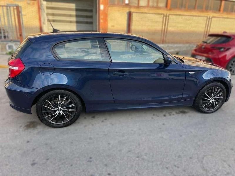 Usado BMW 118 143 CV (105 kW) 2010 Azul Utilitario