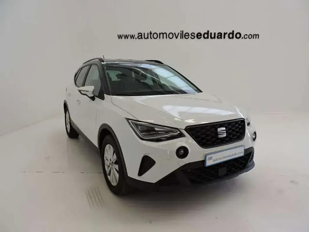 Usado Seat Arona 110 CV (80 kW) 2021 Blanco SUV