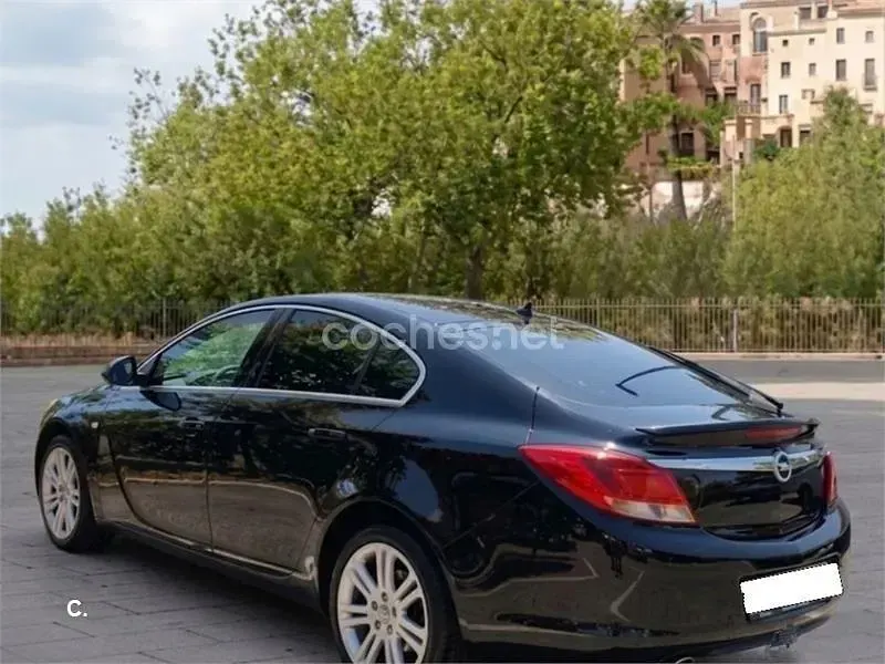Usado Opel Insignia Sport 130 CV (95 kW) 2010 Negro Berlina