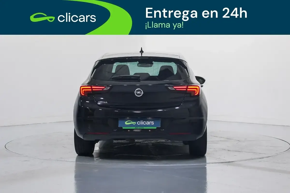 Usado Opel Astra Ultimate 145 CV (106 kW) 2021 Negro Berlina
