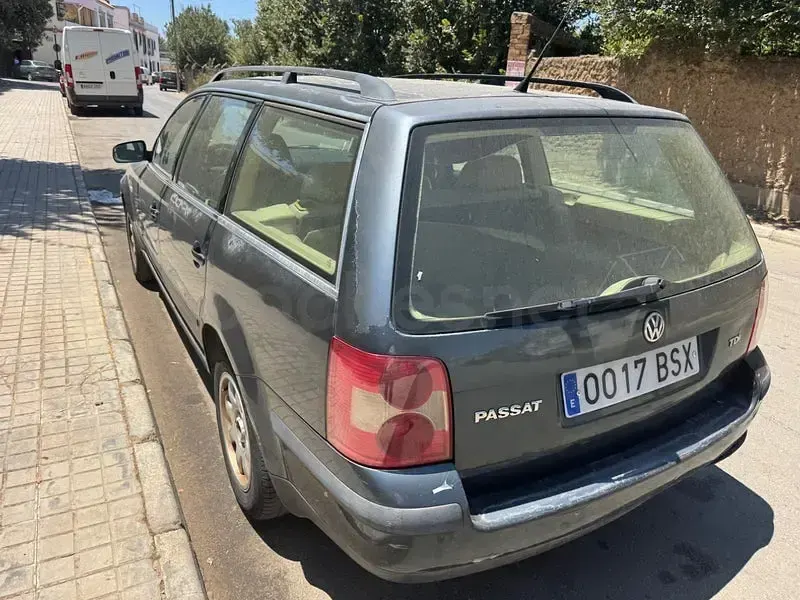 Usado VW Passat Comfortline 130 CV (95 kW) 2002 Verde Familiar