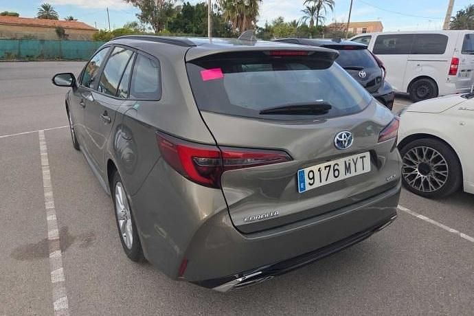 Usado Toyota Corolla Active 140 CV (102 kW) 2025 Marrón Familiar