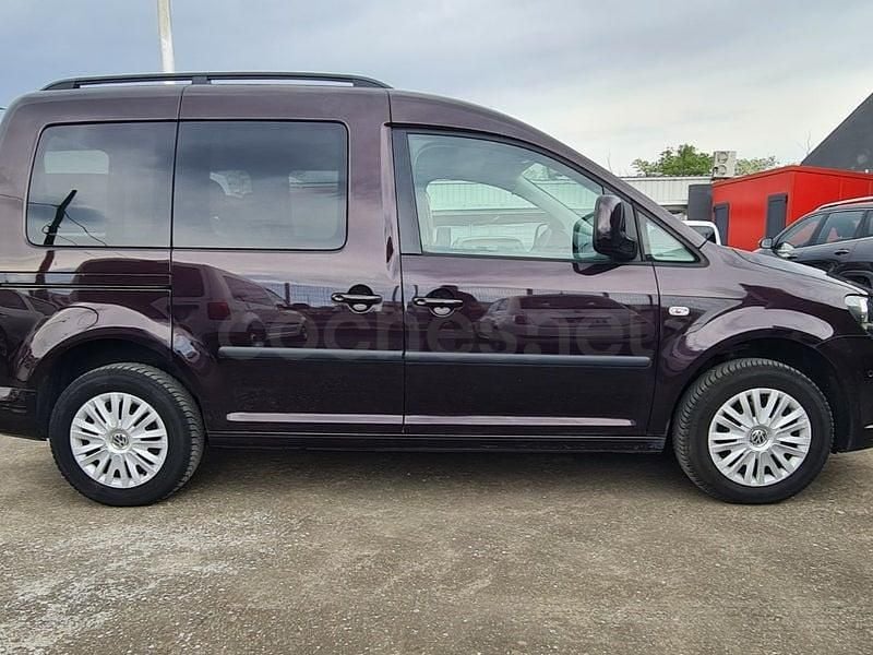Usado VW Caddy Comfortline 102 CV (75 kW) 2013 Violeta / lila Monovolumen