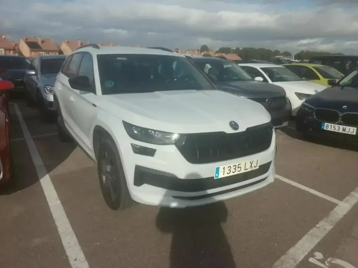 Usado Skoda Kodiaq SportLine 150 CV (110 kW) 2022 Blanco SUV