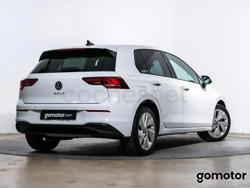 Usado VW Golf VIII 115 CV (84 kW) 2025 Blanco Berlina