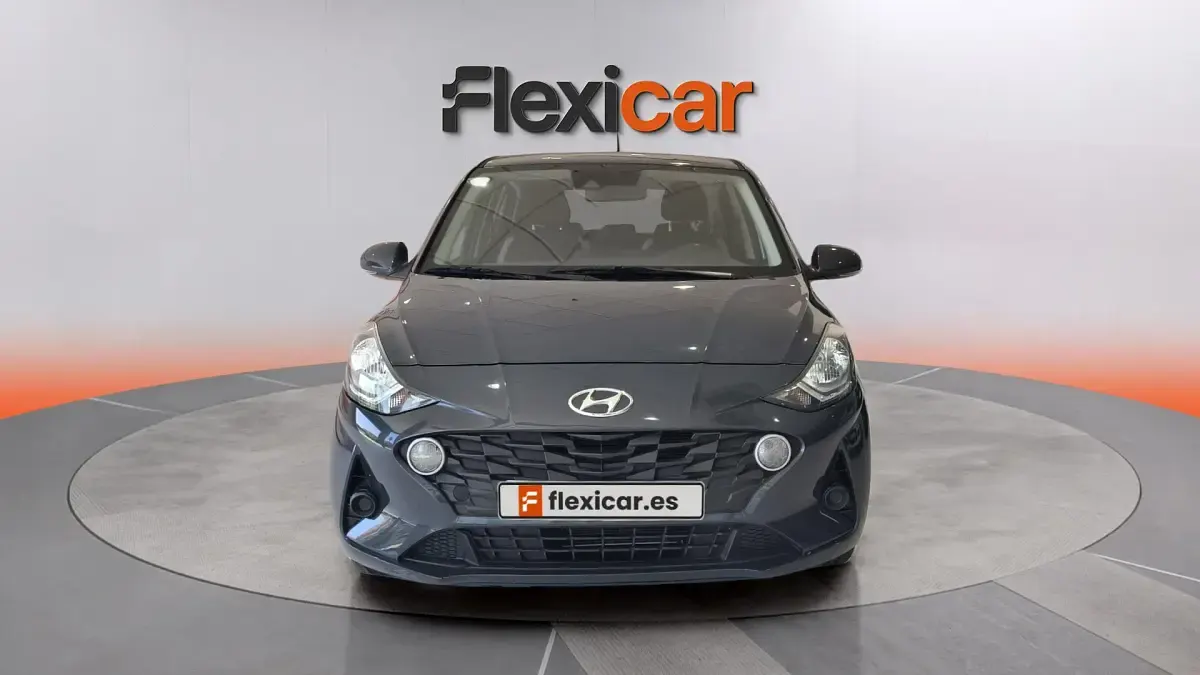 Usado Hyundai i10 67 CV (49 kW) 2023 Gris Utilitario