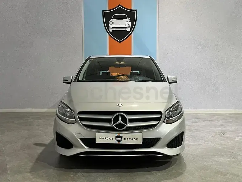 Usado Mercedes B180 122 CV (89 kW) 2016 Gris / plata Monovolumen