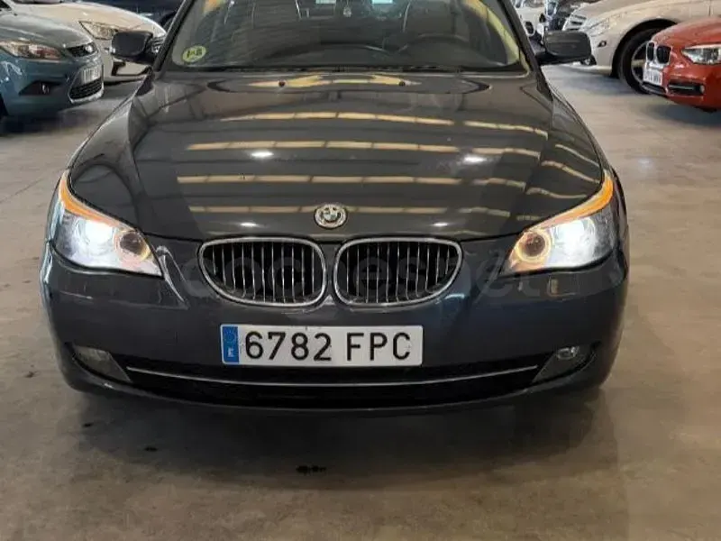 Usado BMW 530 231 CV (169 kW) 2007 Gris / plata Berlina