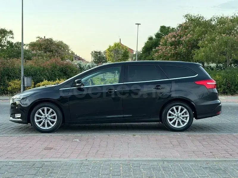 Usado Ford Focus Titanium 120 CV (88 kW) 2018 Negro Familiar