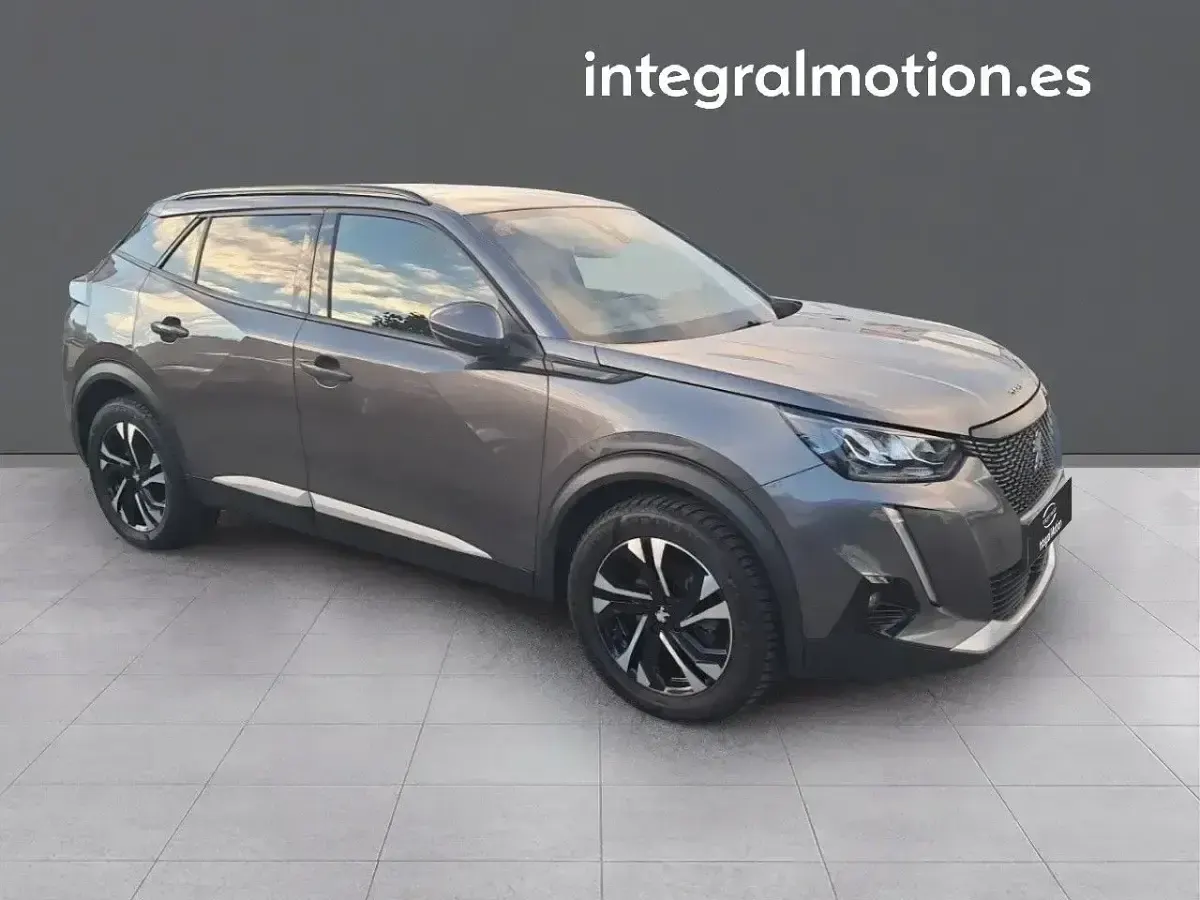 Usado Peugeot 2008 Allure 110 CV (80 kW) 2021 Gris SUV