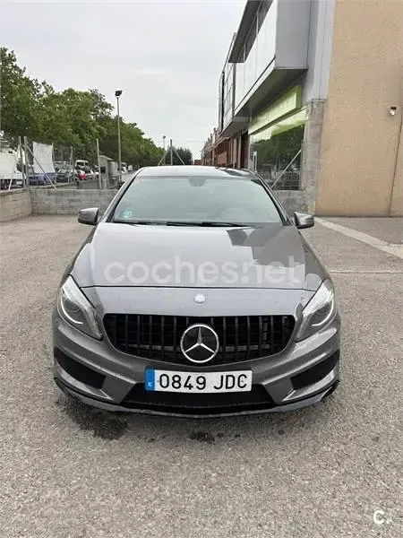 Usado Mercedes A200 AMG line 136 CV (100 kW) 2015 Gris / plata Berlina
