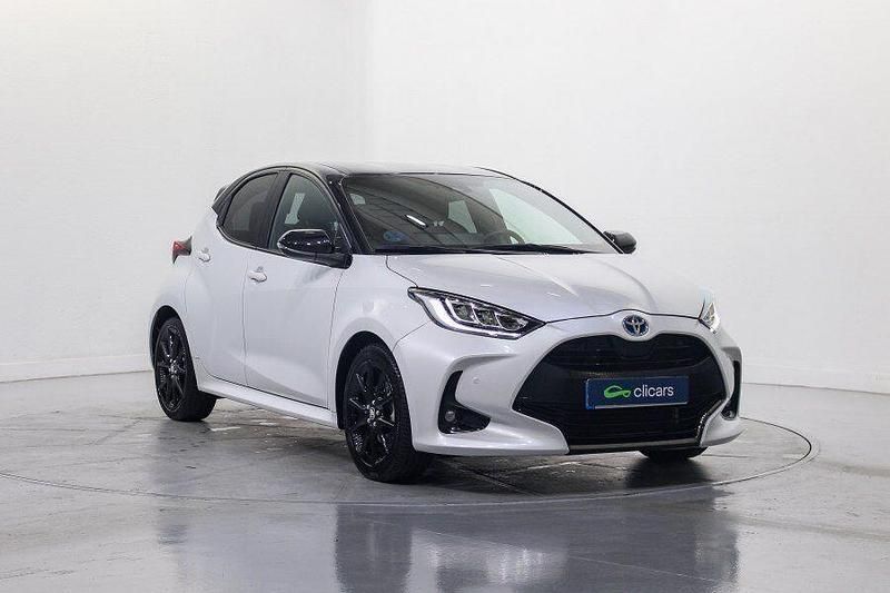 Usado Toyota Yaris Hybrid Plus 116 CV (85 kW) 2022 Blanco Berlina
