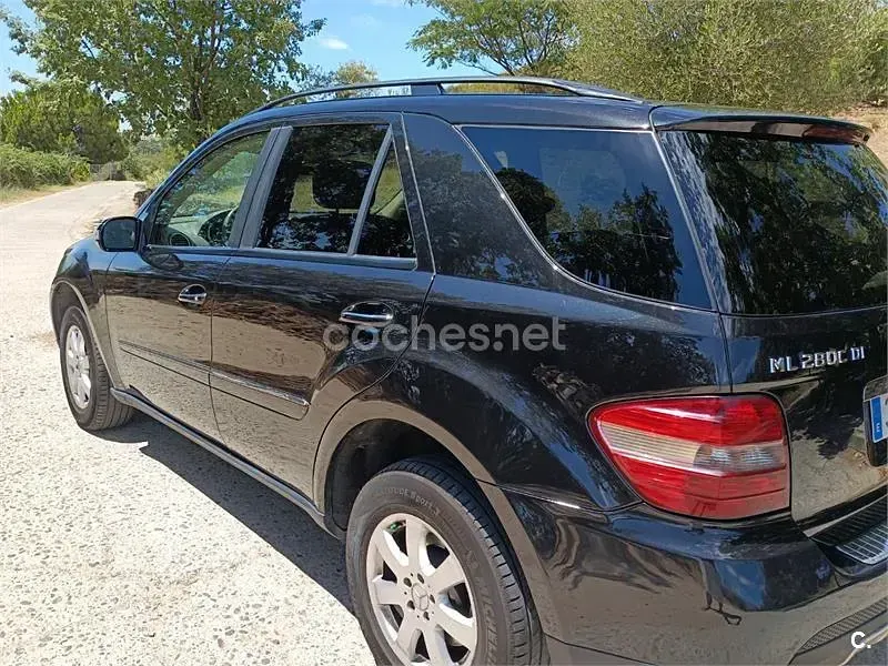 Usado Mercedes ML280 190 CV (139 kW) 2007 Negro SUV