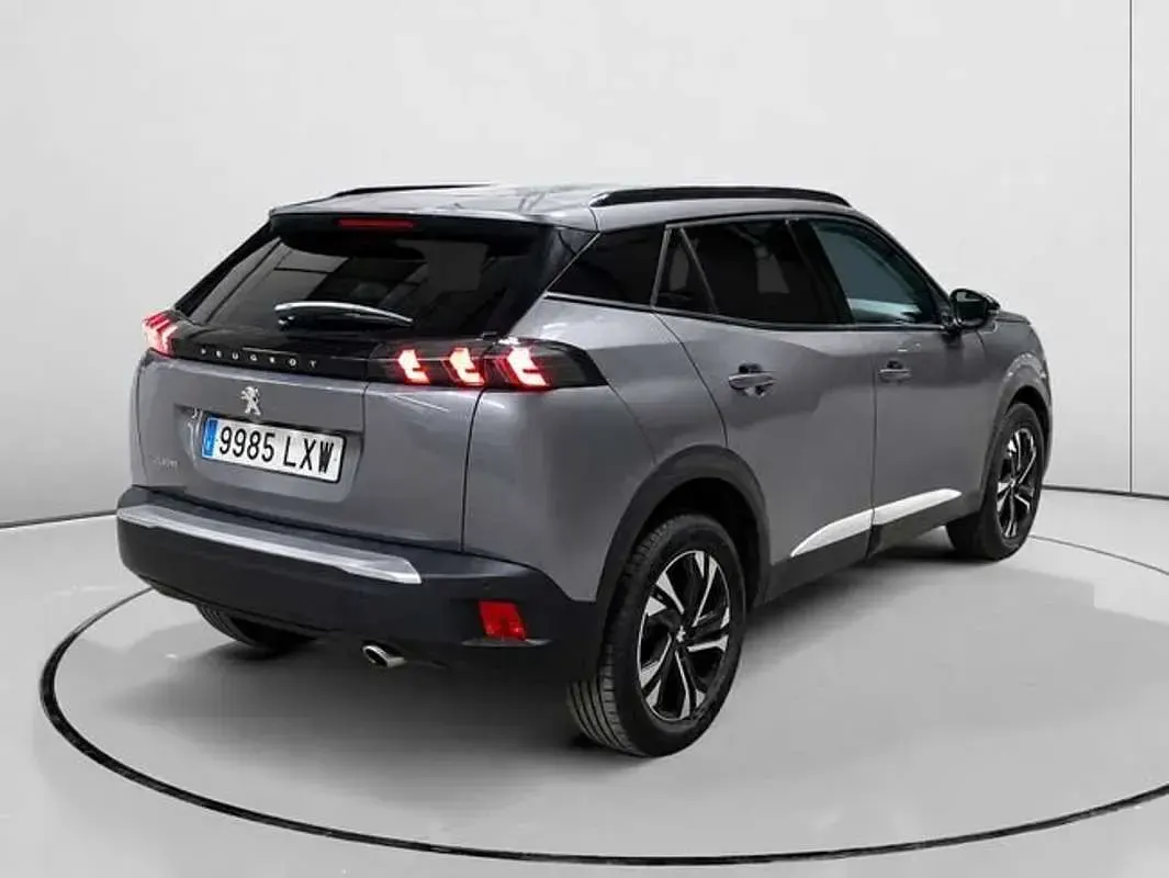 Usado Peugeot 2008 Allure 131 CV (96 kW) 2022 Gris SUV