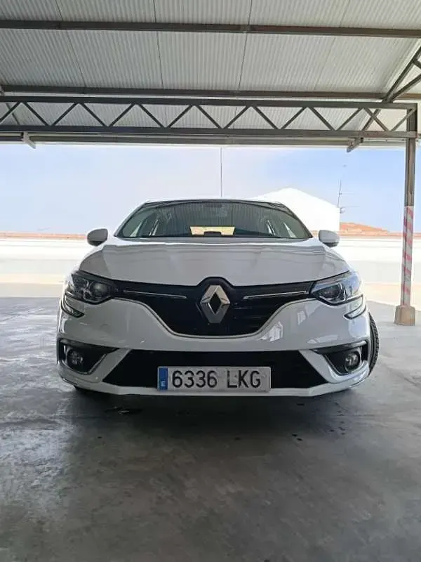 Usado Renault Mégane Business 116 CV (85 kW) 2020 Blanco Utilitario