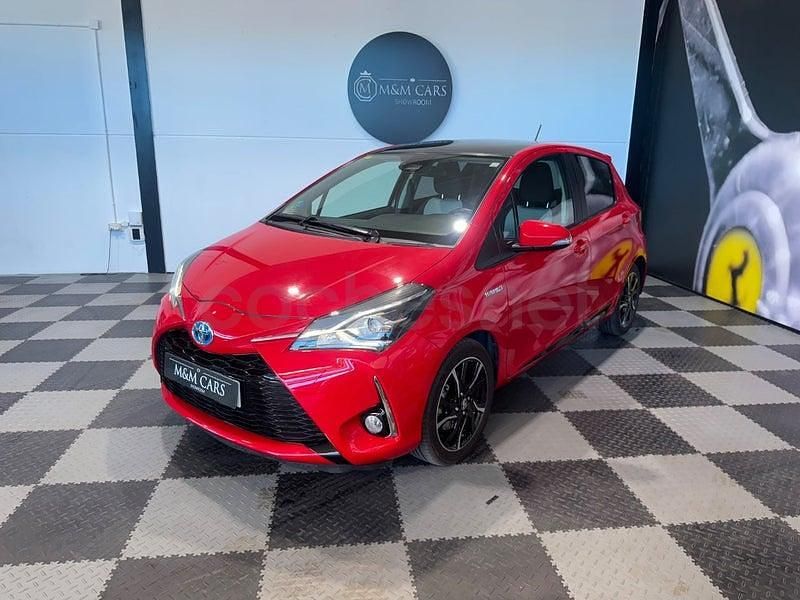 Usado Toyota Yaris Hybrid Active 100 CV (73 kW) 2018 Rojo Berlina