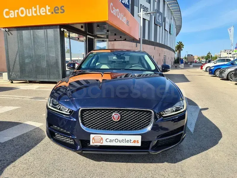 Usado Jaguar XE Prestige 180 CV (132 kW) 2015 Azul Berlina