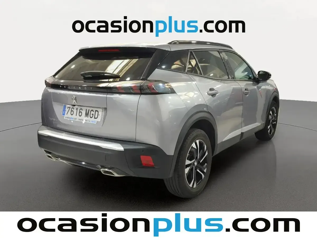 Usado Peugeot 2008 Allure 130 CV (95 kW) 2023 Gris / plata SUV