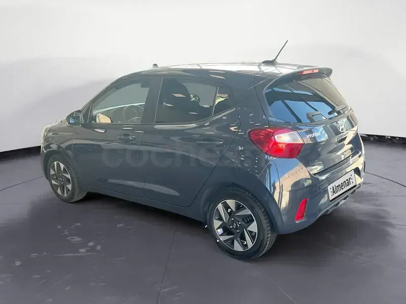 Nuevo Hyundai i10 63 CV (46 kW) 2025 Gris / plata Utilitario