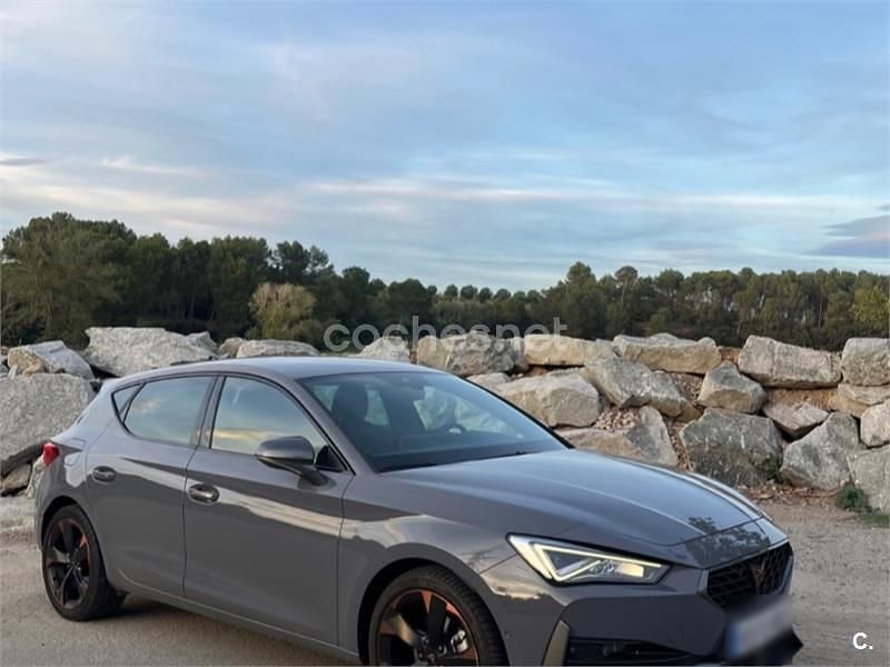 Gris / plata Usado 2022 Cupra Leon Berlina | 25.500 € (Precio justo) - Imagen 1/4