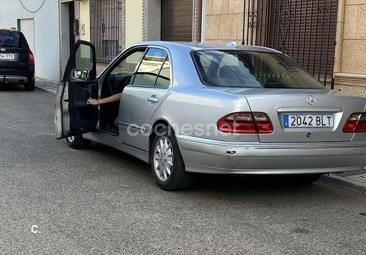 Gris / plata Usado 2001 Mercedes E320 Elegance Berlina | 1000 € - Imagen 1/2