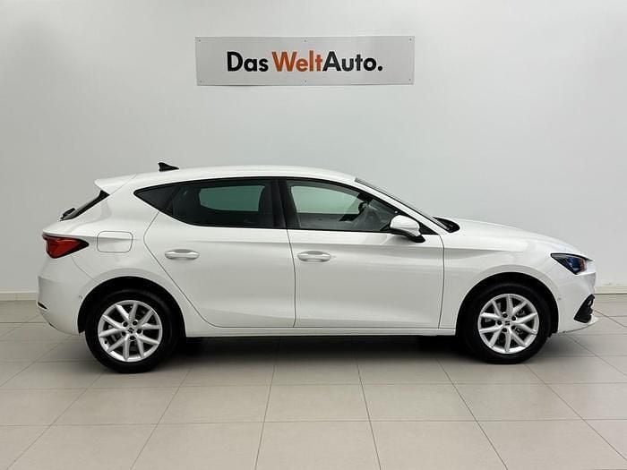 Usado Seat Leon Style 110 CV (80 kW) 2024 Blanco