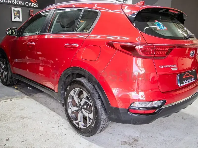 Usado Kia Sportage Plus 136 CV (100 kW) 2021 Rojo SUV