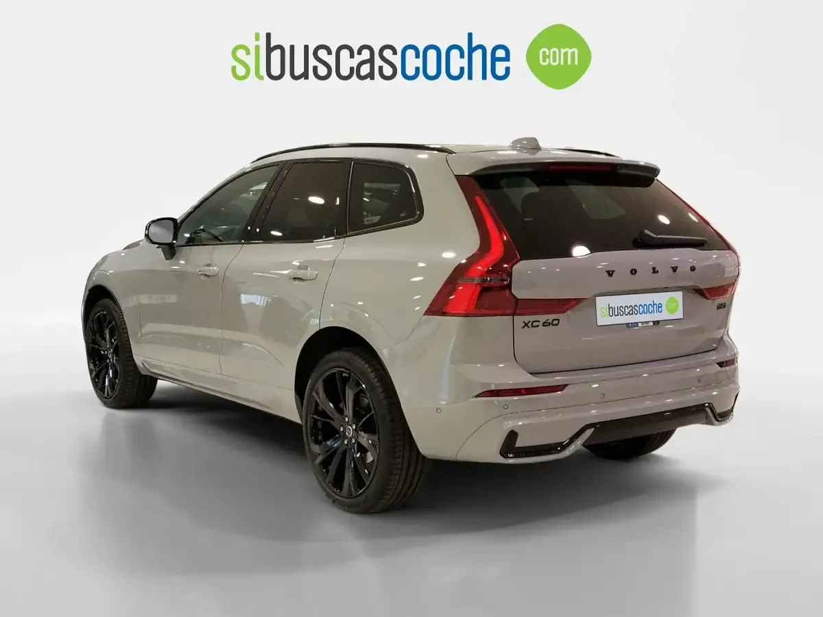 Nuevo Volvo XC60 Plus 250 CV (183 kW) 2026 Gris/plata SUV