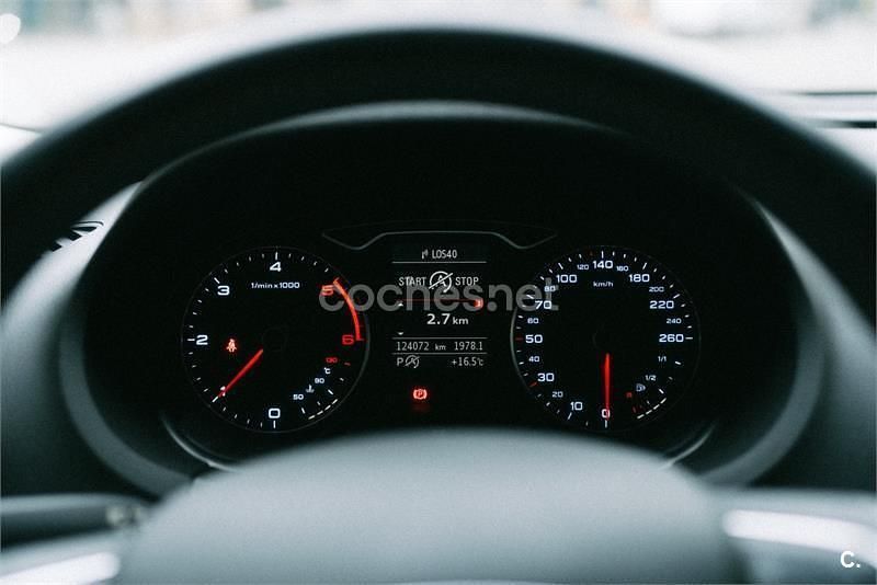 Käytetty Audi A3 Advanced 150 HP (110 kW) 2015 Harmaa Sedan