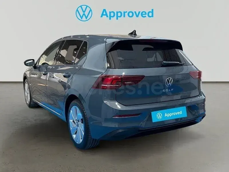 Usado VW Golf VIII 115 CV (84 kW) 2025 Gris / plata Berlina