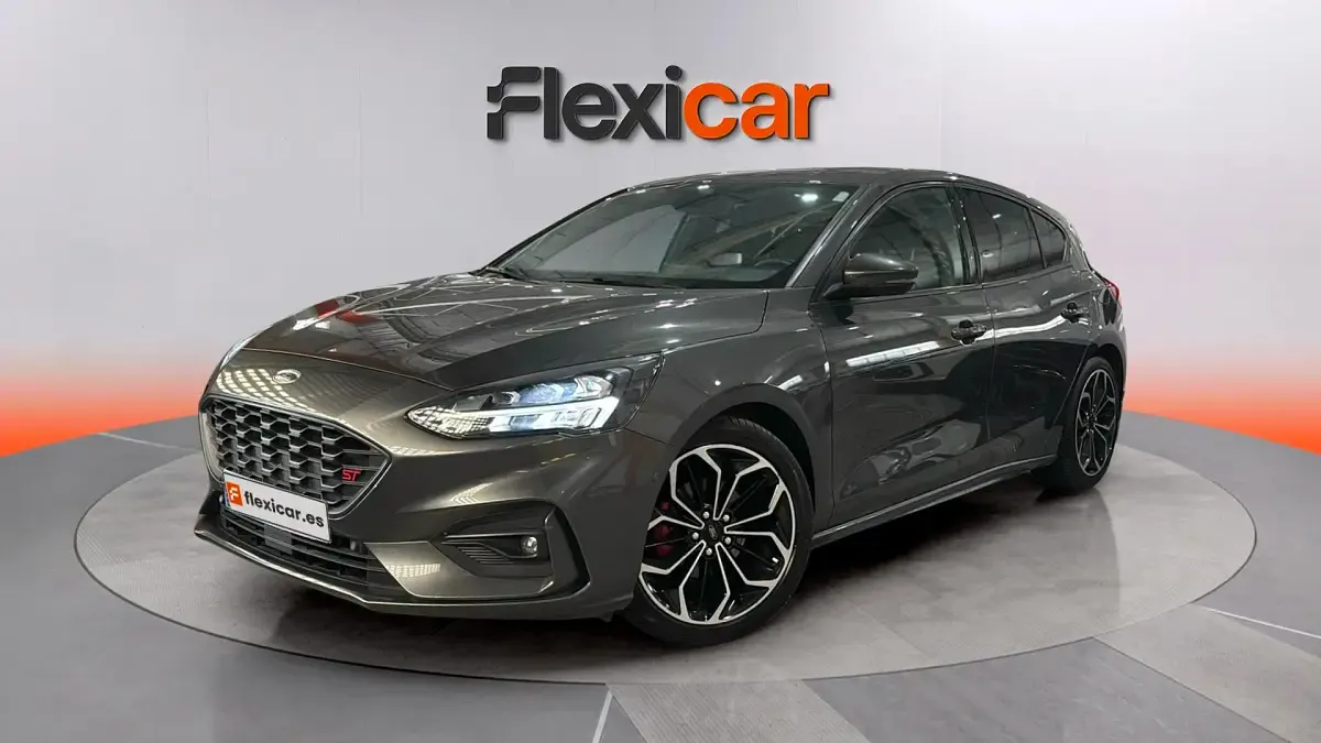 Używany Ford Focus ST-Line 184 KM (135 kW) 2018 Szary Sedan/Limuzyna