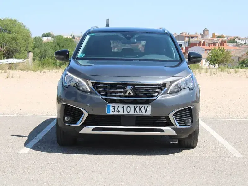 Usado Peugeot 5008 Allure 130 CV (95 kW) 2018 Gris / plata SUV