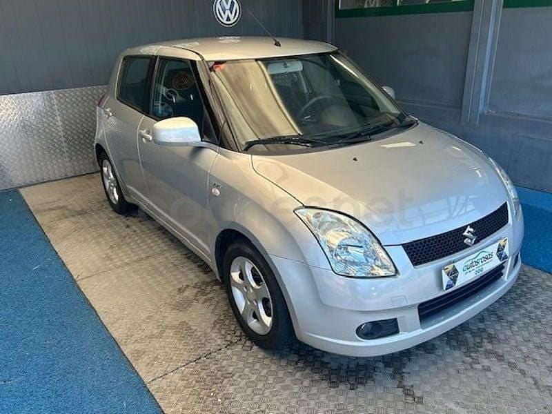 Usado Suzuki Swift GLX 102 CV (75 kW) 2007 Gris / plata Utilitario