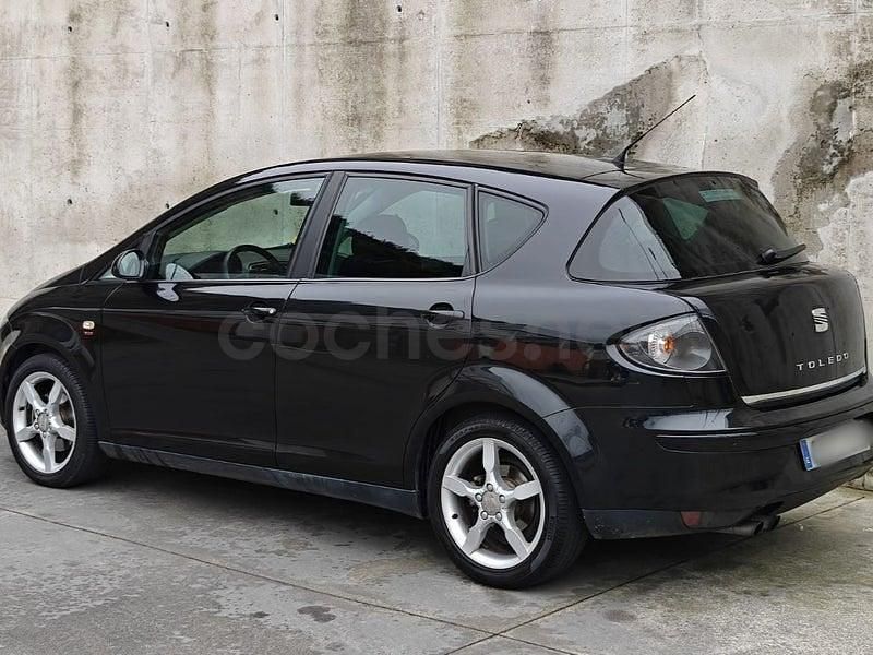 Usado Seat Toledo Sport 140 CV (102 kW) 2007 Negro Utilitario
