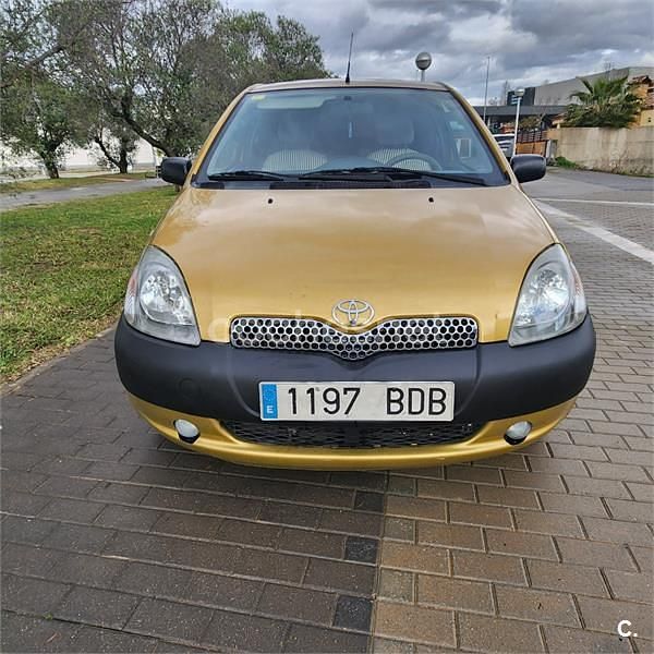 Usado Toyota Yaris Sol 68 CV (50 kW) 1999 Amarillo Berlina