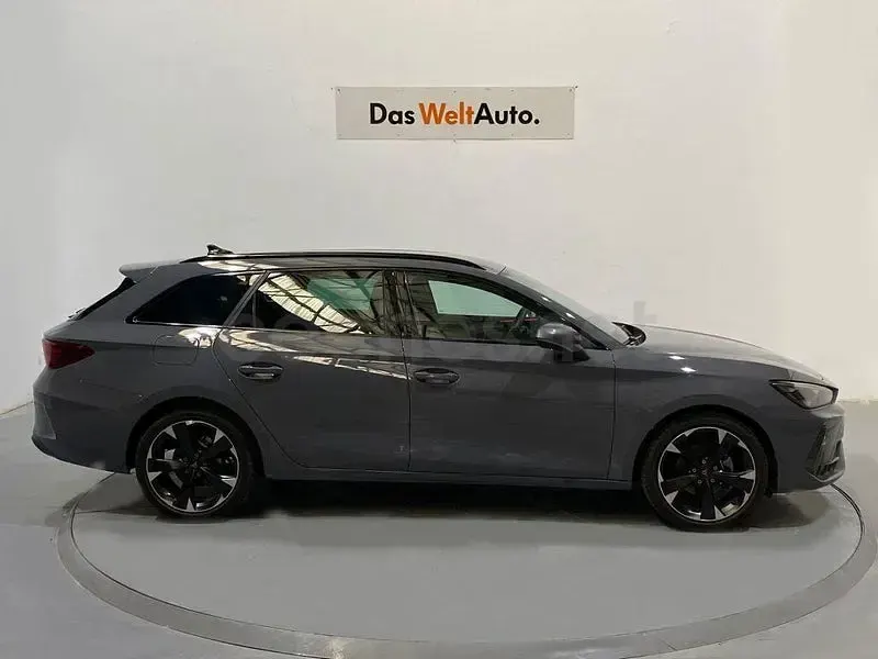 Usado Cupra Leon 150 CV (110 kW) 2025 Gris / plata Familiar
