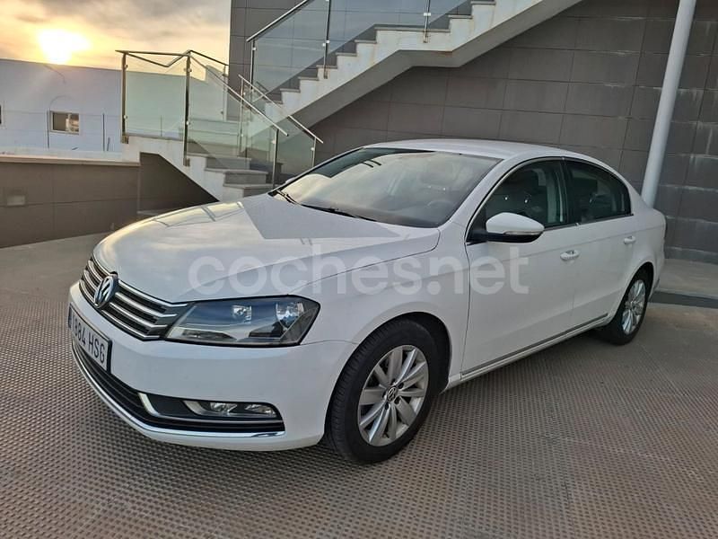 Blanco Usado 2013 VW Passat Advance Berlina | 9499 € (Precio justo) - Imagen 1/4